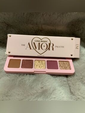 Luna Magic Amor Eyeshadow Palette — Pink, Rose & Gold Shades